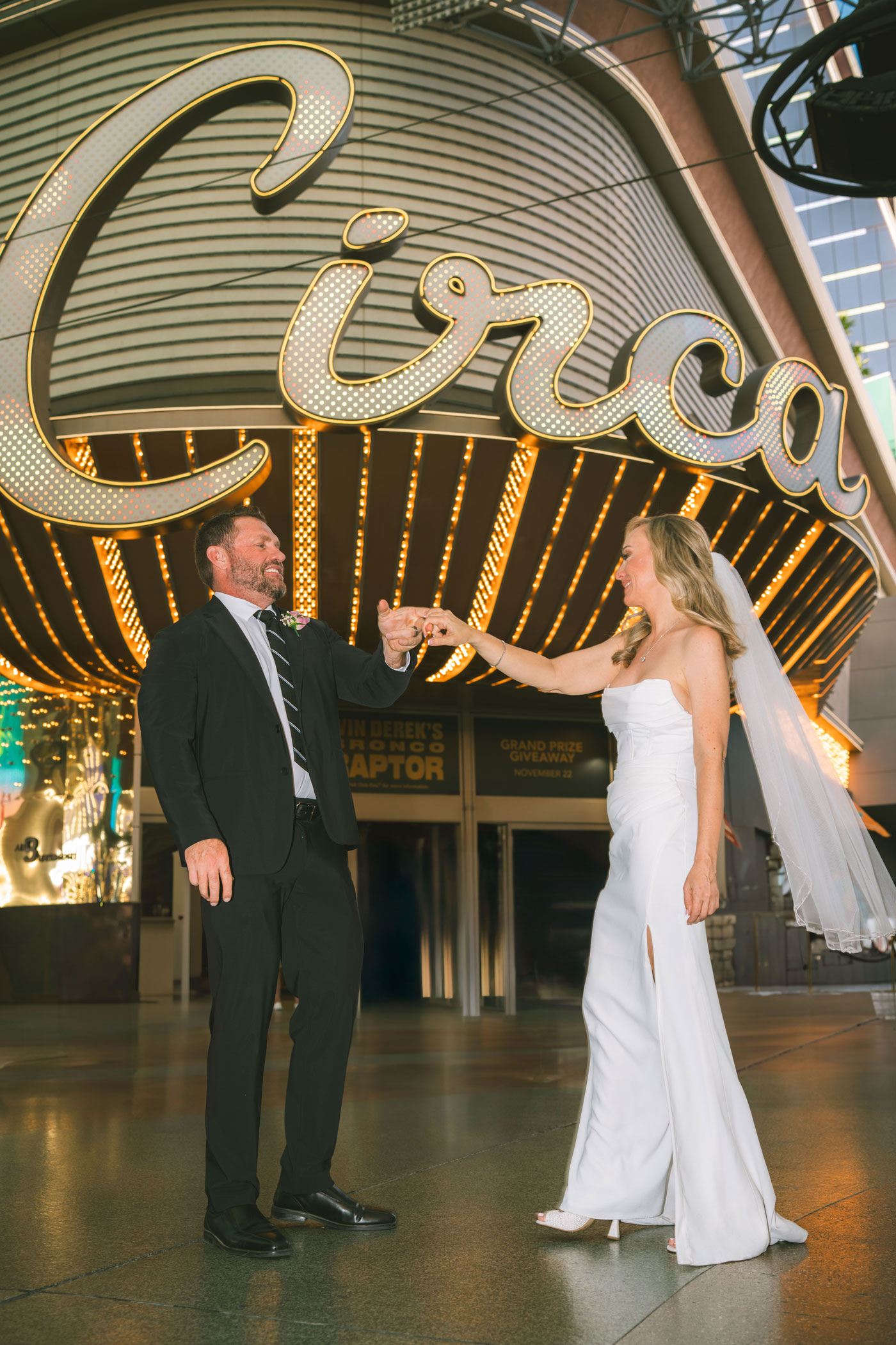 fremont street wedding photos