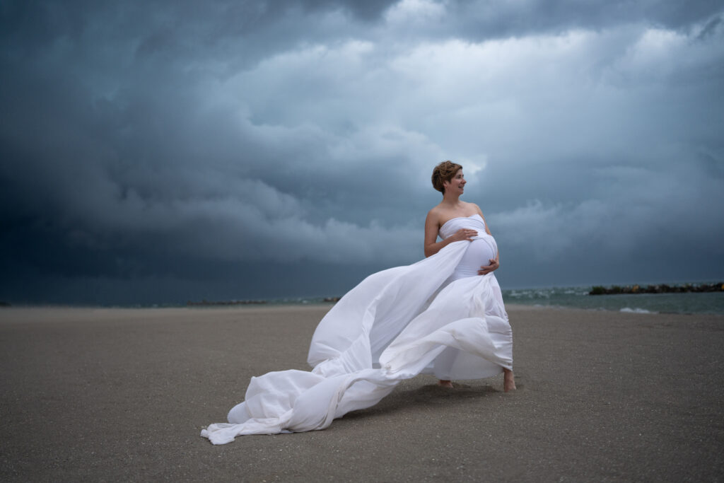maternity photoshoot at lakeview in lorain ohio